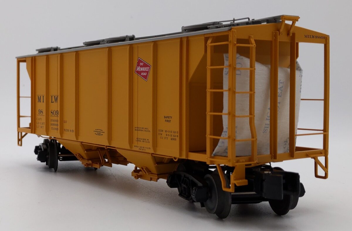 Lionel 6-52401 O Gauge Milwaukee Road PS-2 Hopper #98809 NIB