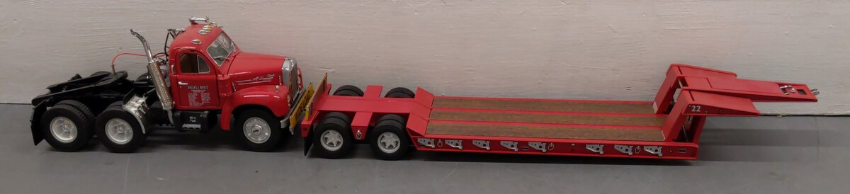 First Gear 1:25 Scale 1960 Mack B-61 w/Folding Gooseneck Trailer - Dallas Mavis LN/Box
