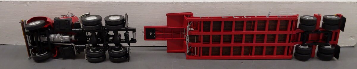 First Gear 1:25 Scale 1960 Mack B-61 w/Folding Gooseneck Trailer - Dallas Mavis LN/Box