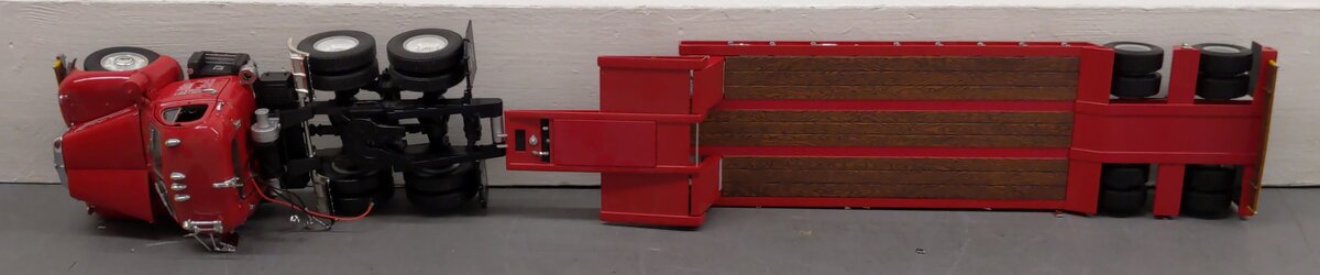 First Gear 1:25 Scale 1960 Mack B-61 w/Folding Gooseneck Trailer - Dallas Mavis LN/Box