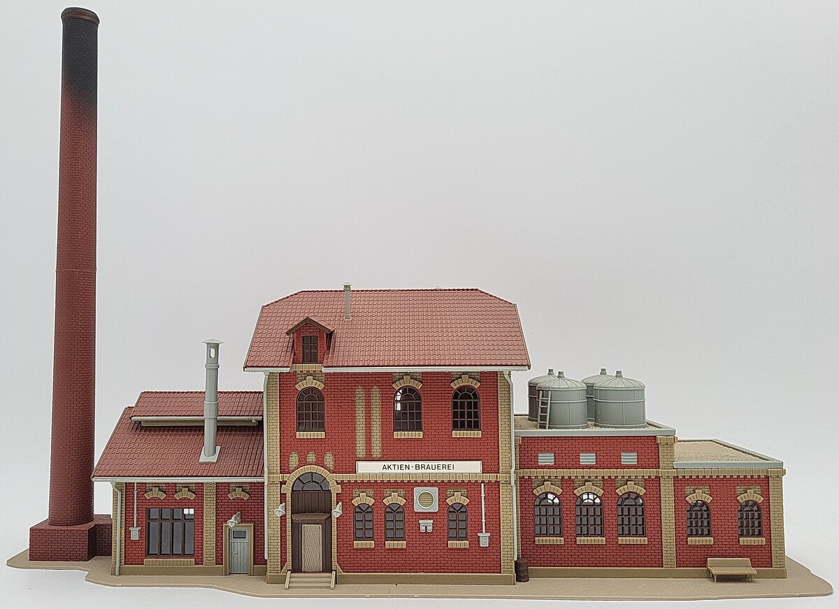 Vollmer 26452 HO Scale Aktien-Brauerei Brewery/Factory - Assembled EX