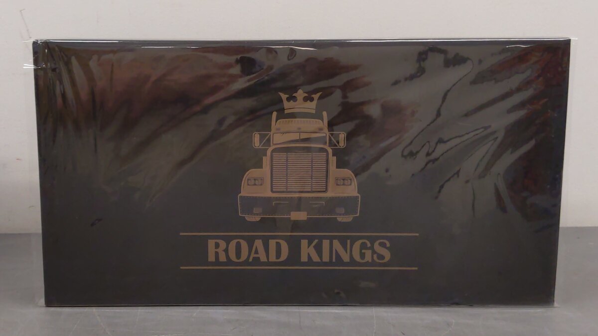 Road Kings 1:18 Scale Peterbilt 359 1967 Stars & Stripes (Red, White, and Blue) NIB
