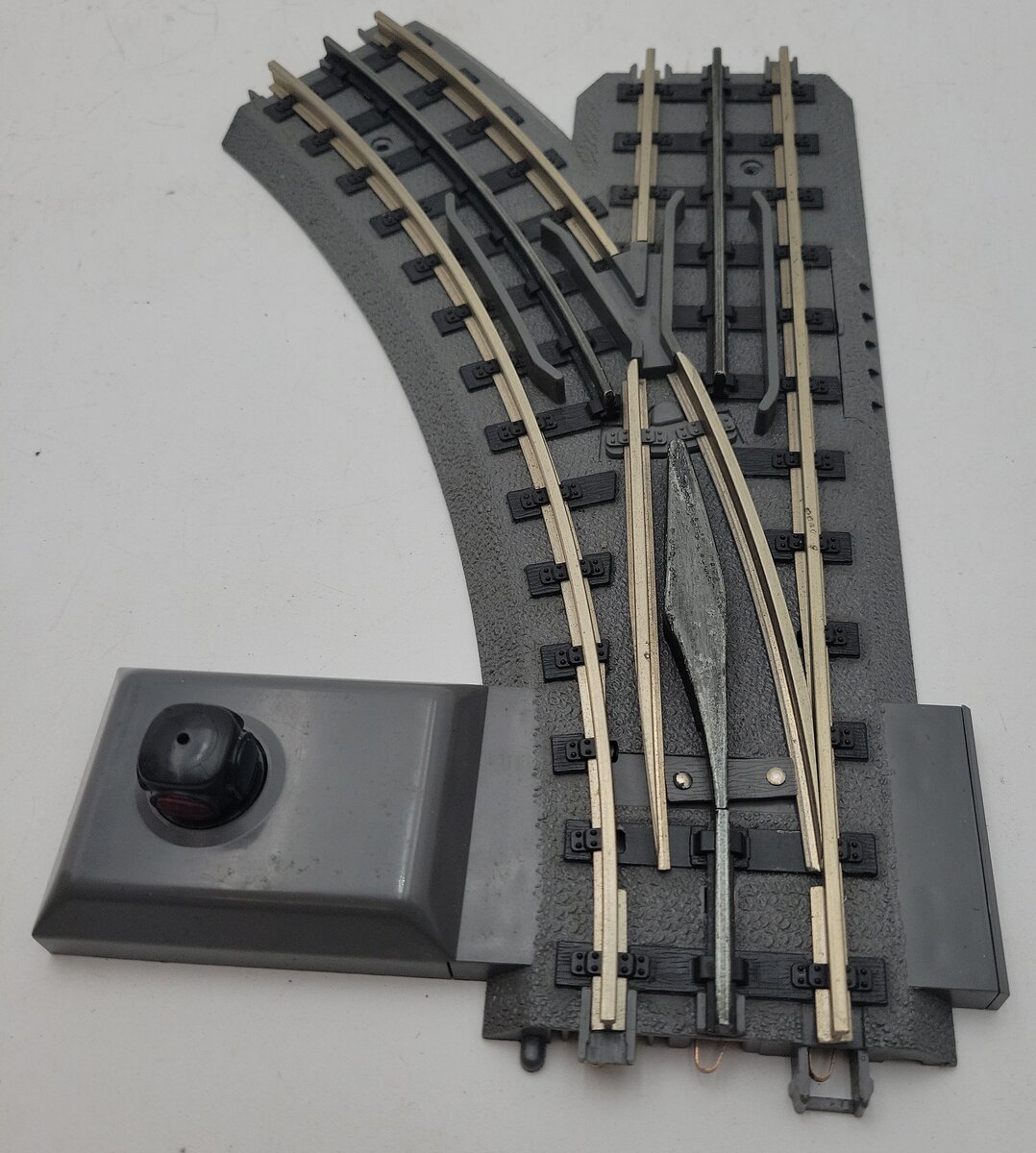 MTH 40-1005 O31 RealTrax Nickel Silver Left Hand Remote Switch Turnout  EX/Box