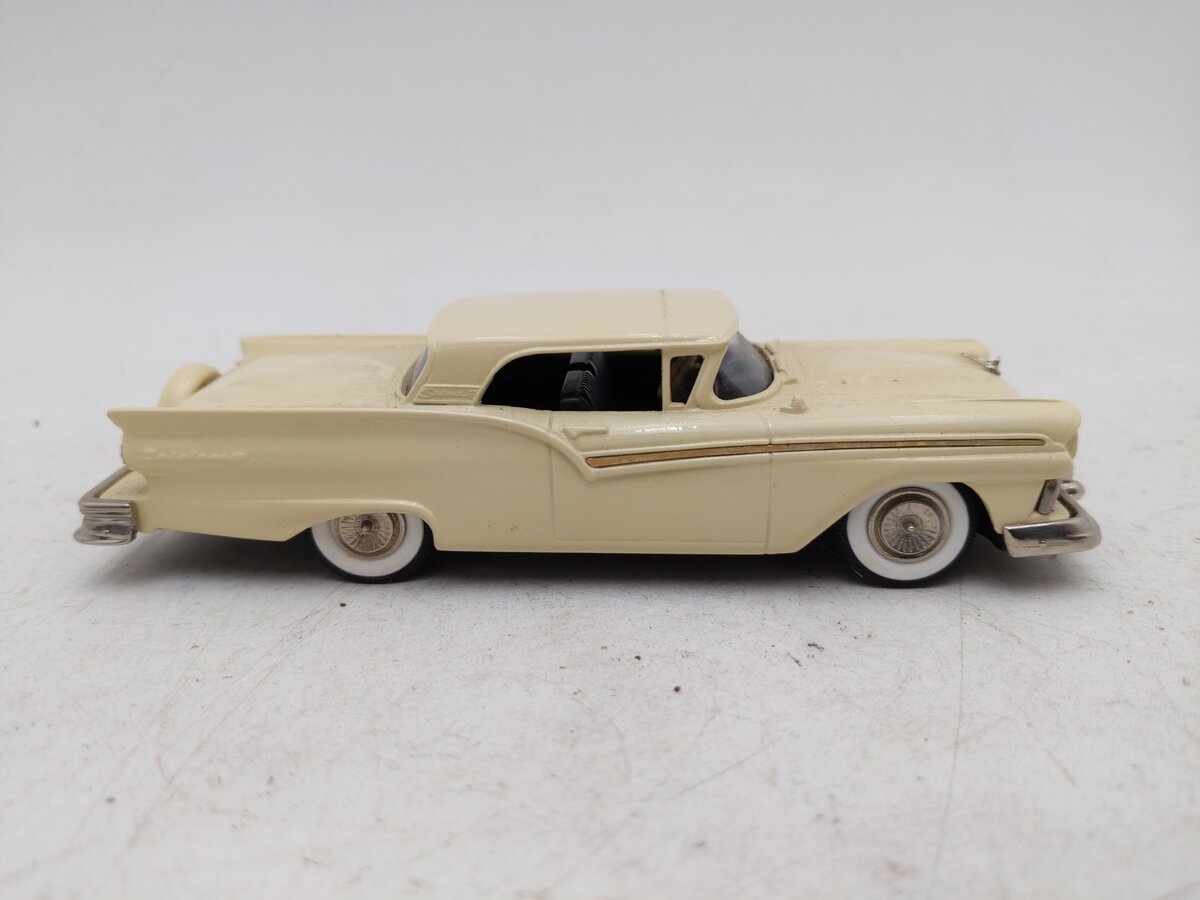 Brooklin Models 35 1:43 1957 Ford Fairlane Skyliner EX/Box