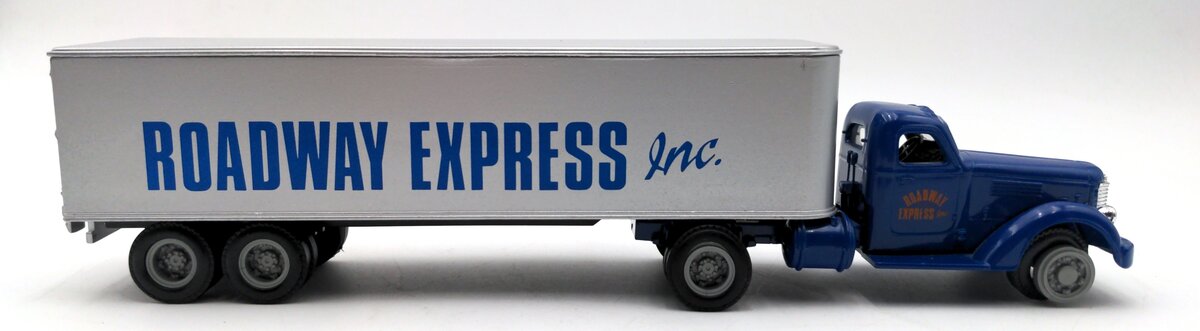 Ertl 9257UP 1:43 Diecast 1947 International KB-12 Cab And Semi Trailer EX/Box