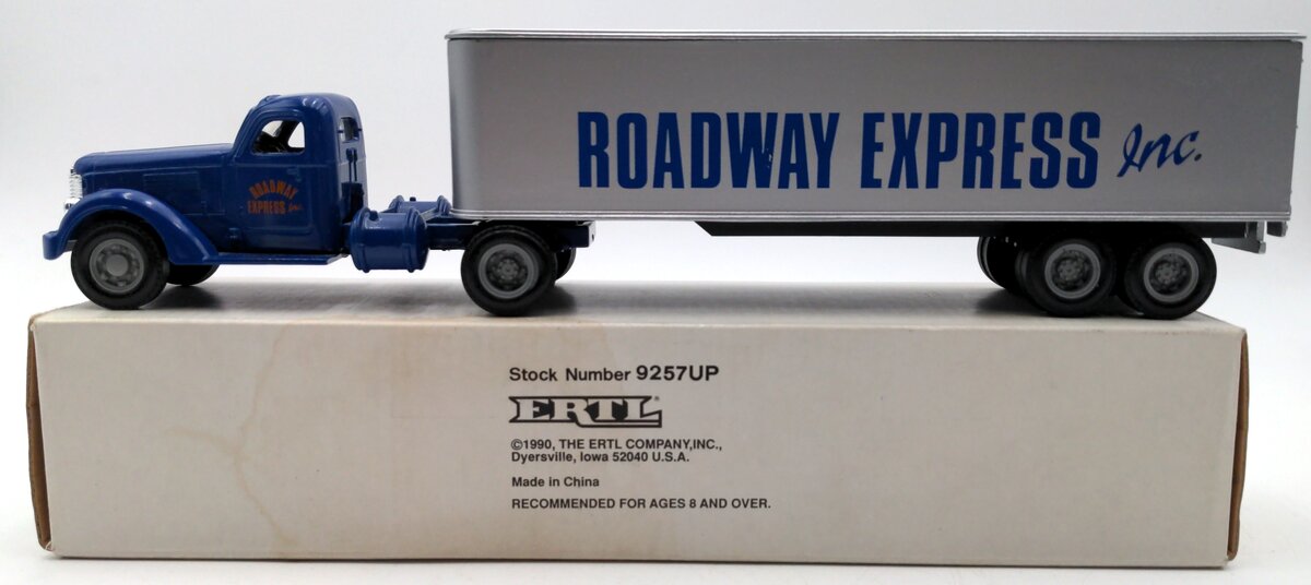 Ertl 9257UP 1:43 Diecast 1947 International KB-12 Cab And Semi Trailer EX/Box