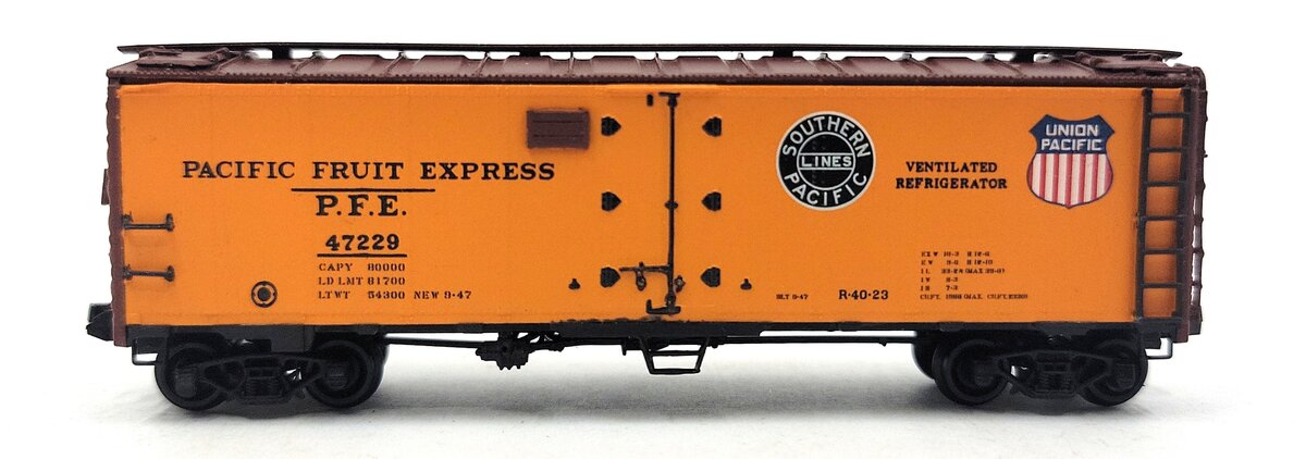 InterMountain 65501 N Pacific Fruit Express R-40-23 Refrigerator Car LN/Box
