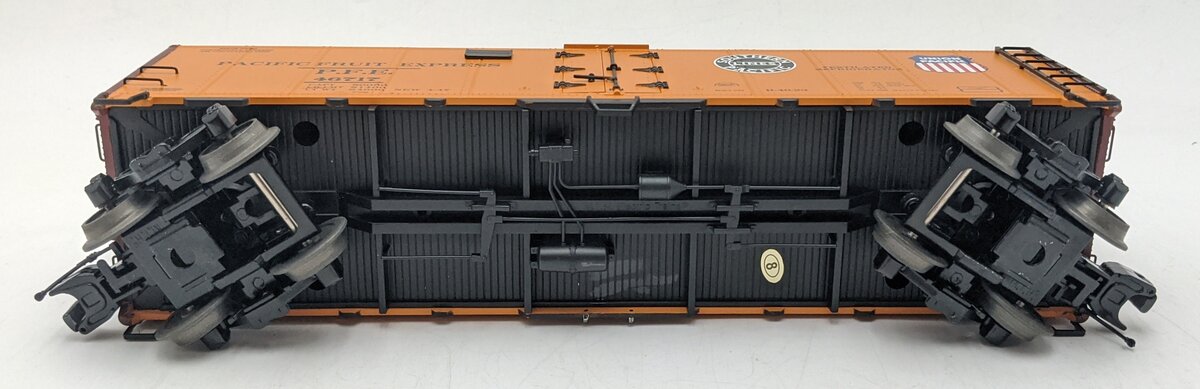 MTH 20-3228C O Gauge Pacific Fruit Express 40' Steel Side Reefer Car #46717 VG