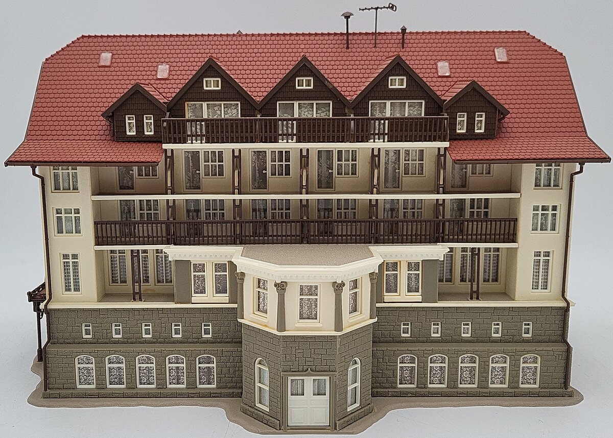 Vollmer 27757 HO Scale Black Forrest Clinic - Assembled EX