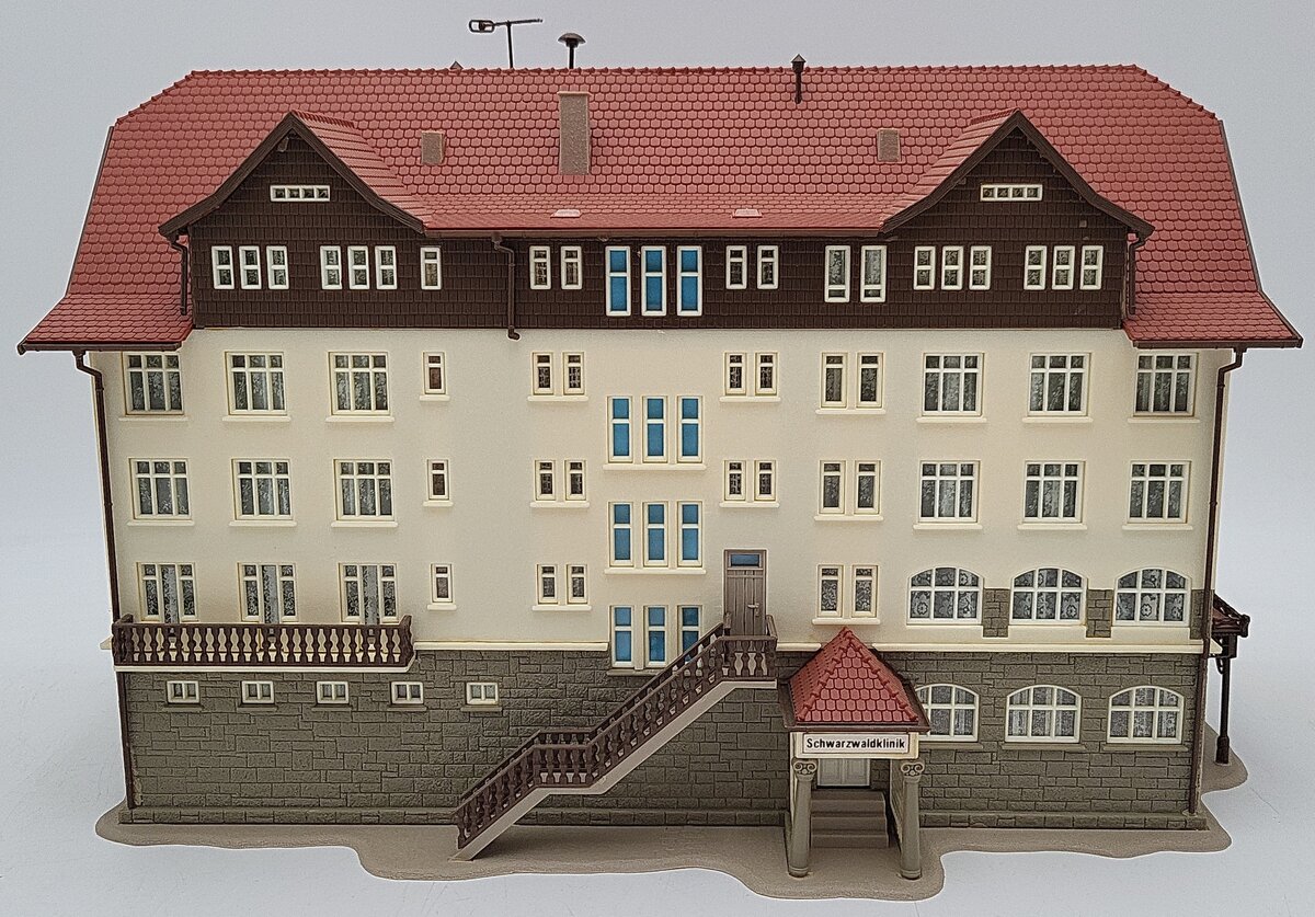 Vollmer 27757 HO Scale Black Forrest Clinic - Assembled EX