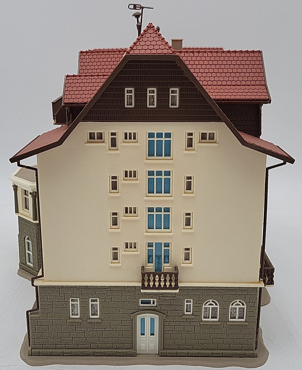 Vollmer 27757 HO Scale Black Forrest Clinic - Assembled EX