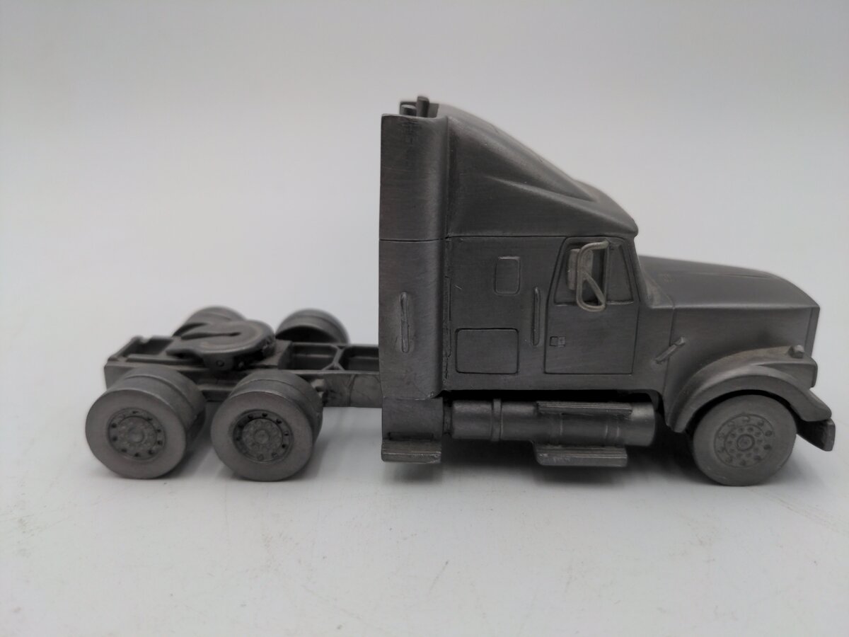 Volvo Merchandise Corp Pewter 1981-1987 Sleeper Cab Truck VG