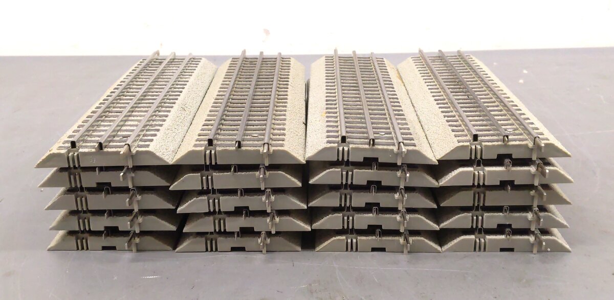 Lionel 6-12014 FasTrack 10 Inch Straight Track (20) EX