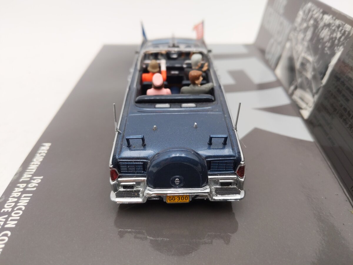 Minichamps 430086100 1:43 1961 Lincoln Continental Presidential Vehicle EX/Box