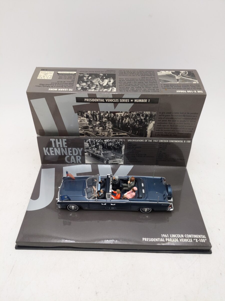 Minichamps 430086100 1:43 1961 Lincoln Continental Presidential Vehicle EX/Box