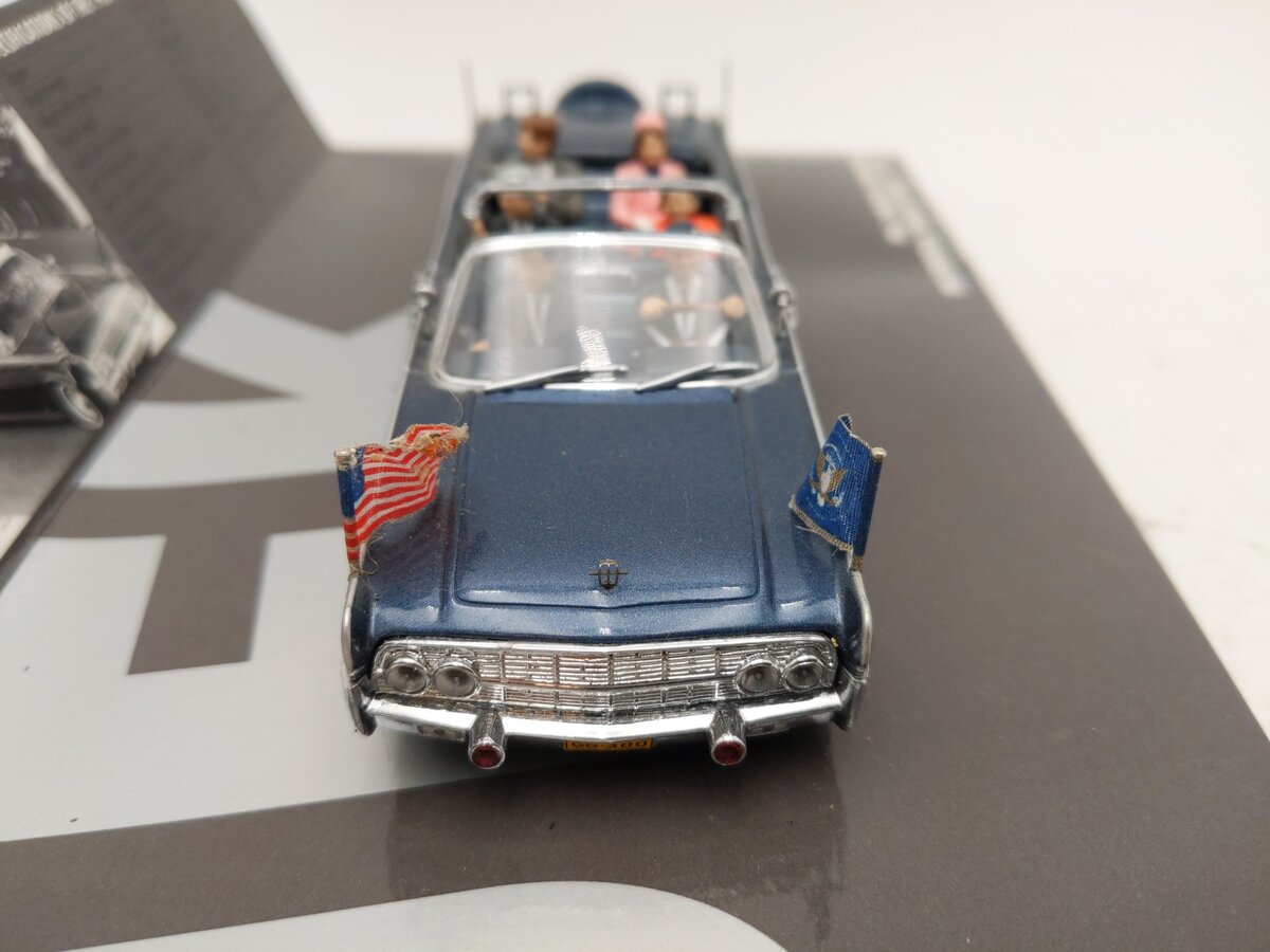 Minichamps 430086100 1:43 1961 Lincoln Continental Presidential Vehicle EX/Box