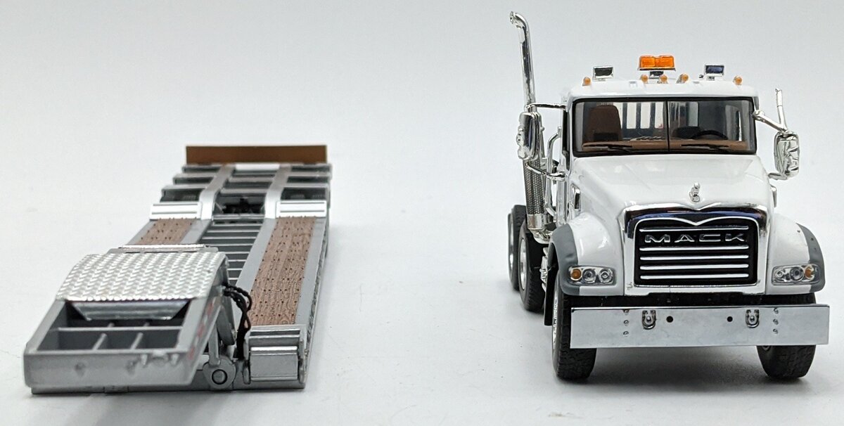 First Gear 1:50 Diecast Mack Granite w/Wilver Lowboy Trailer VG