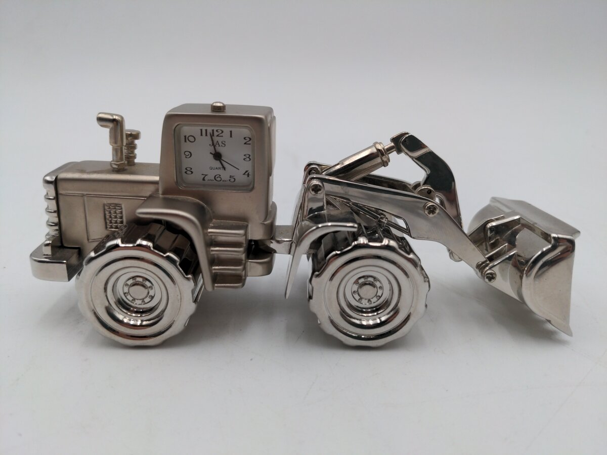 Sanis Enterprises Silver Loader Quartz Desk Clock EX