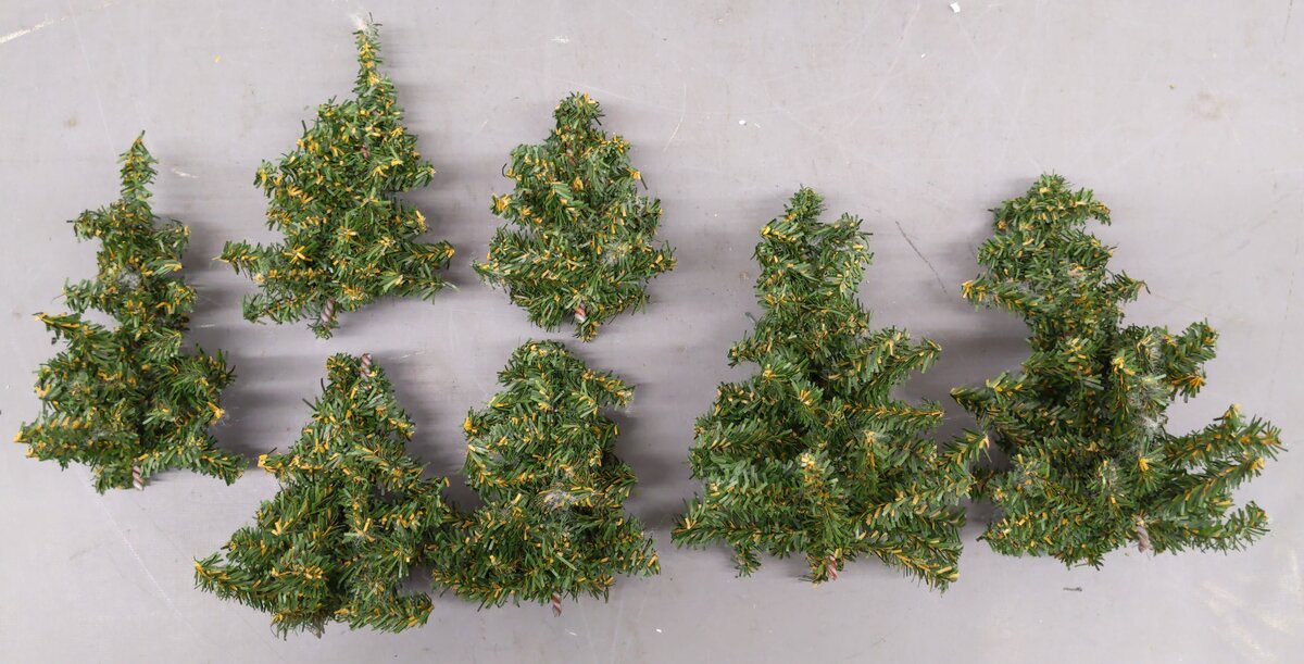 Dept 56 & Others Assorted Evergreen Trees, Shrubbery, and Scenery Materials [39] VG