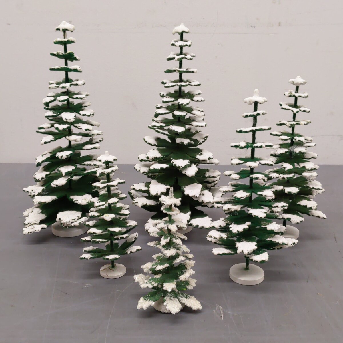 Dept 56 & Others Assorted Evergreen Trees, Shrubbery, and Scenery Materials [39] VG