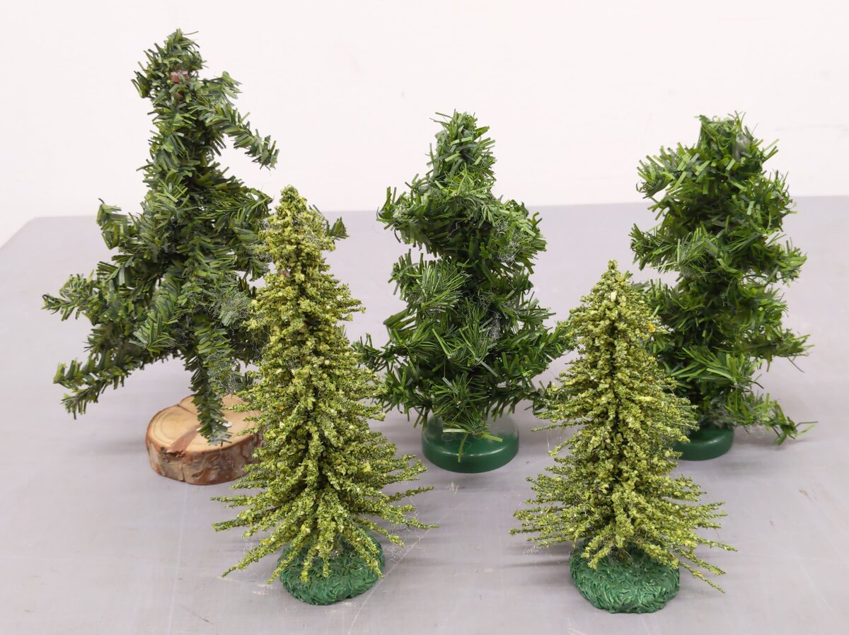 Dept 56 & Others Assorted Evergreen Trees, Shrubbery, and Scenery Materials [39] VG