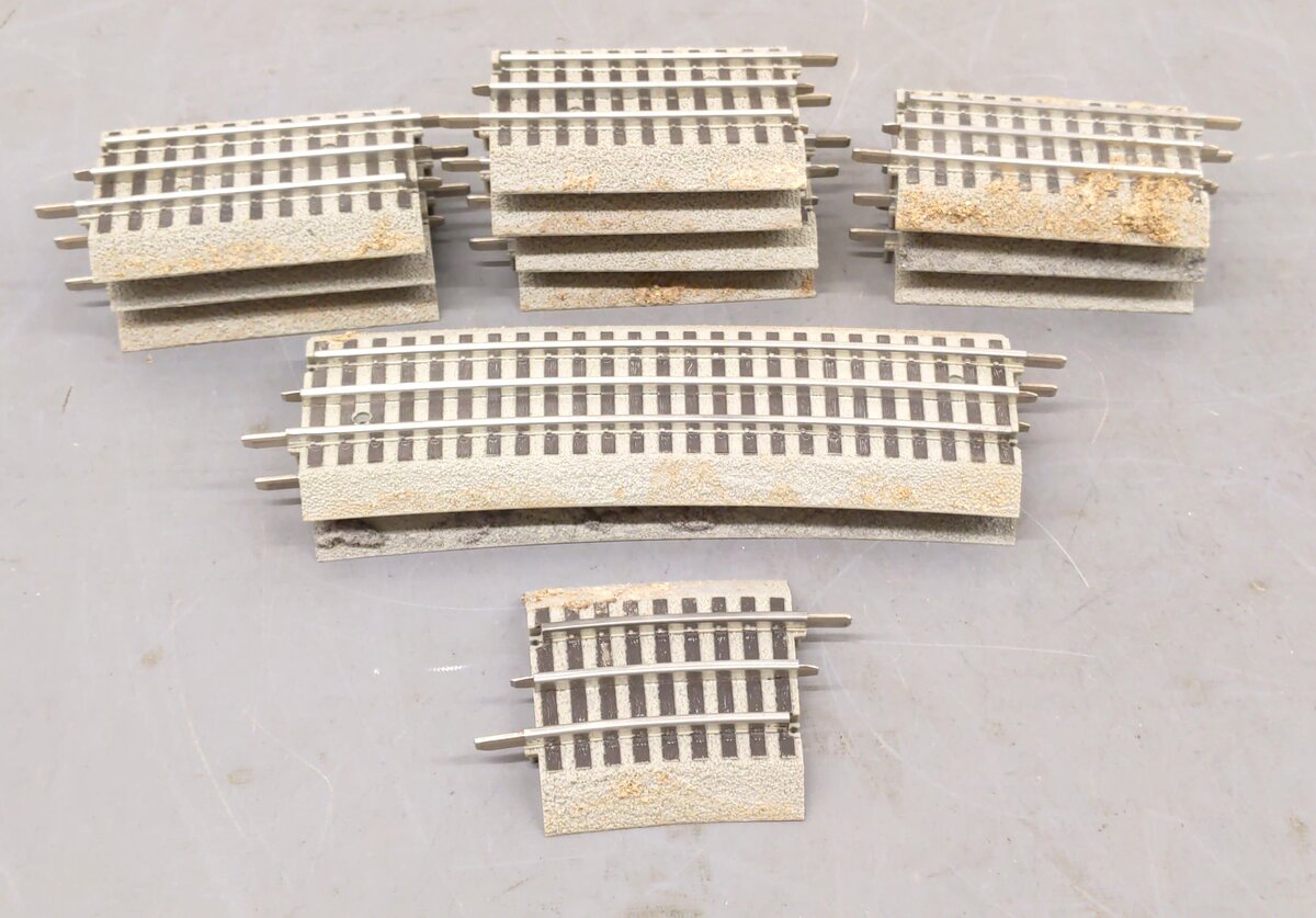 Lionel O Assorted Straight/Curved Track Sections: 6-12025, 6-81250, 6-16835 [13] VG