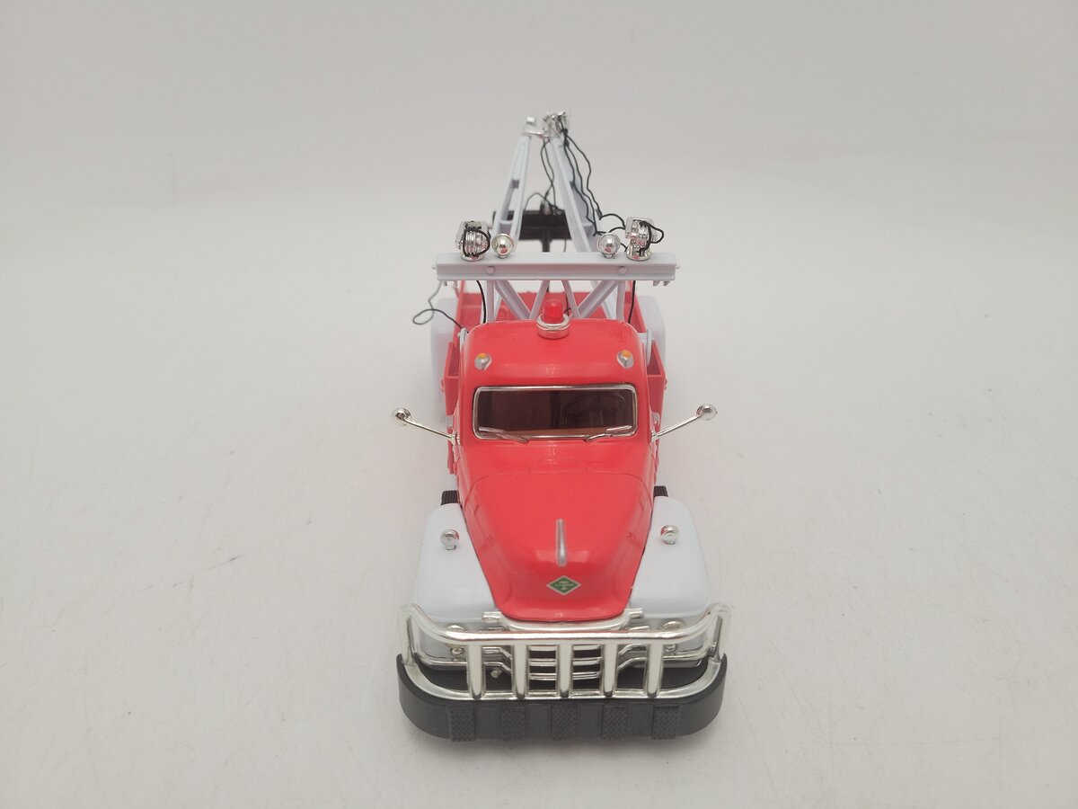 First Gear 18-1381 1:34 Scale Mobil Service 1957 International R-200 Tow Truck EX/Box