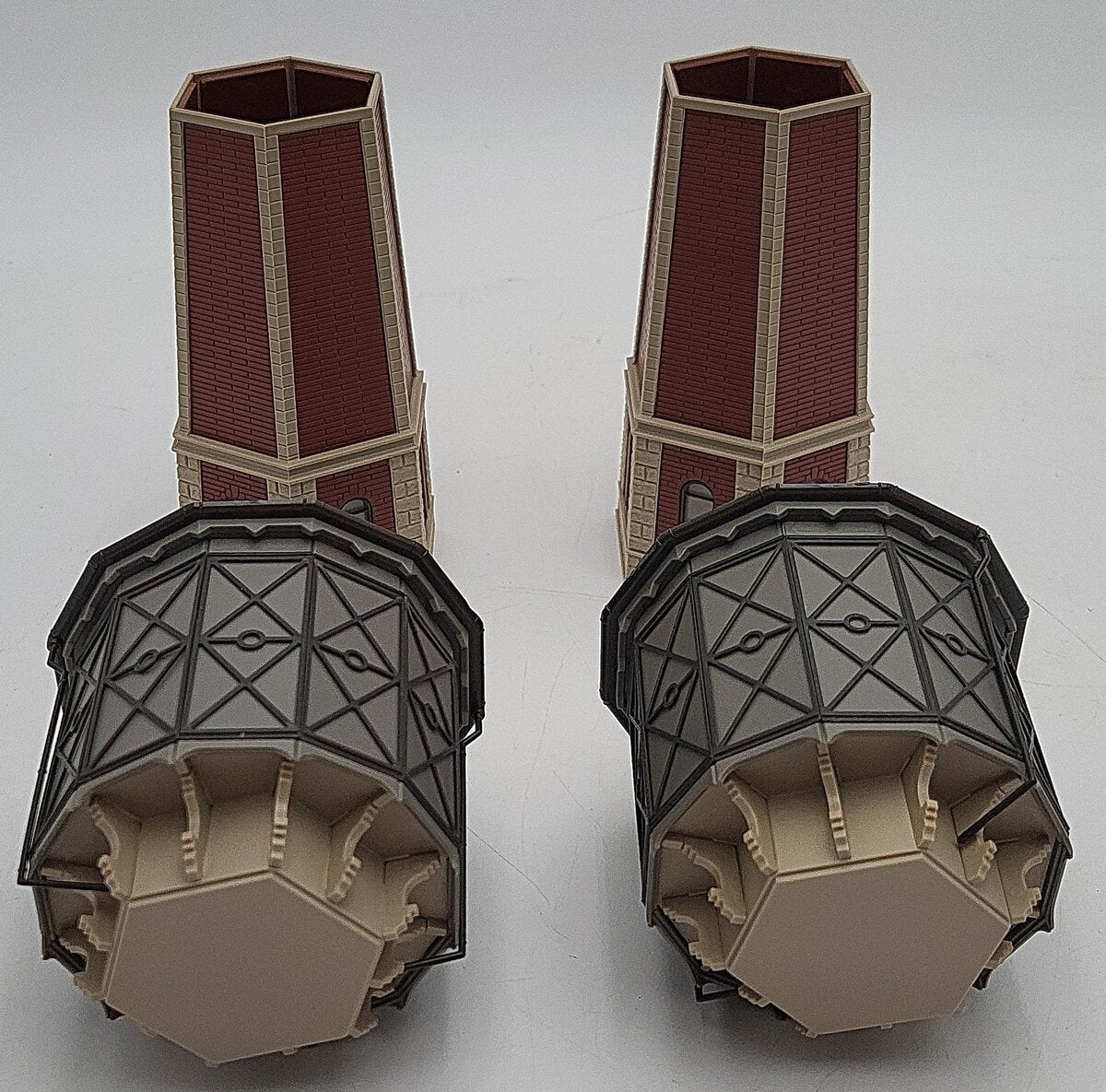 Vollmer 27729 HO Scale German Style Water Towers [2] EX