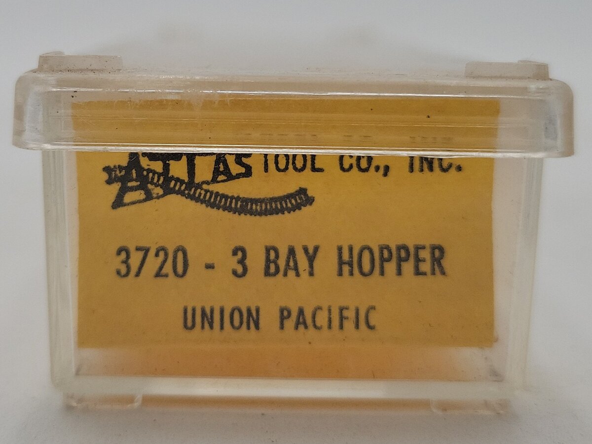 Atlas 3720 N Scale Union Pacific 3-Bay Covered Hopper #19711 EX/Box