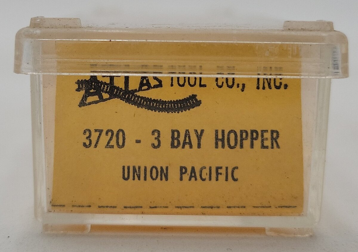 Atlas 3720 N Scale Union Pacific 3-Bay Covered Hopper #19711 EX/Box