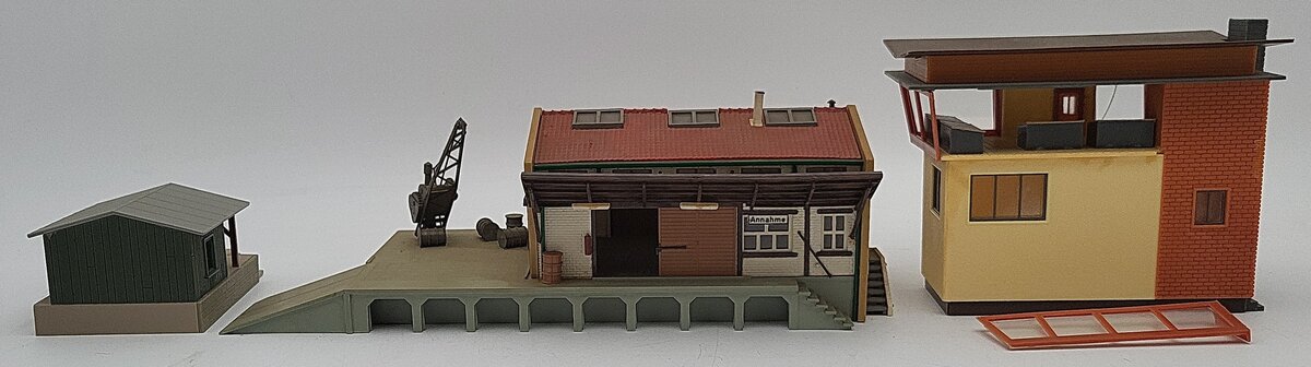 Kibri & Other HO Scale Assorted Assembled Buildings [3] EX