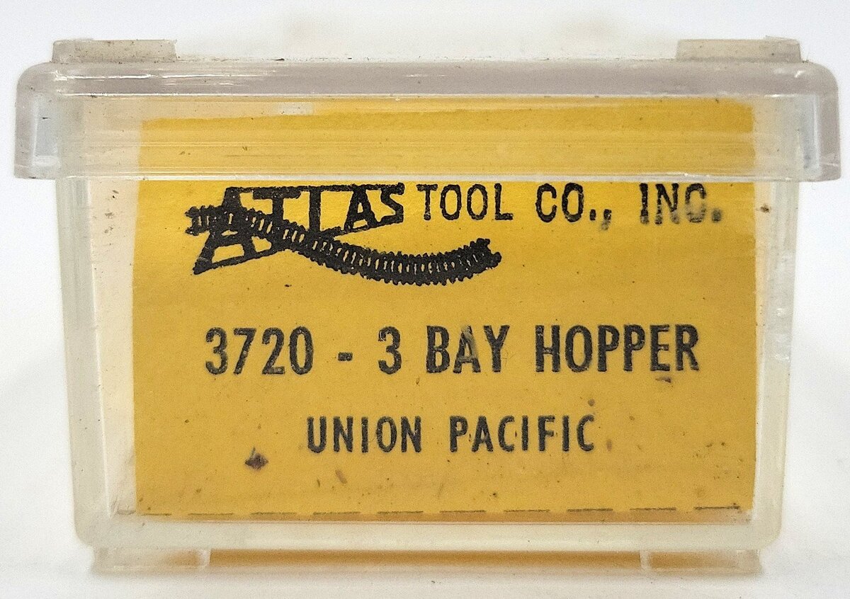 Atlas 3720 N Scale Union Pacific 3-Bay Covered Hopper #19711 EX/Box