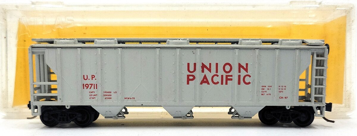 Atlas 3720 N Scale Union Pacific 3-Bay Covered Hopper #19711 EX/Box