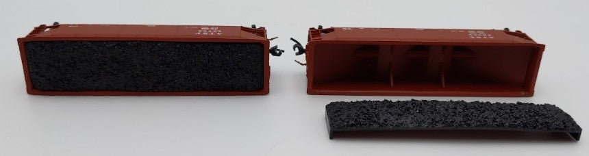 Bluford Shops 73452 N Scale ATSF 70 Ton Offset Side 3-Bay Hopper Car 2 Pack LN/Box