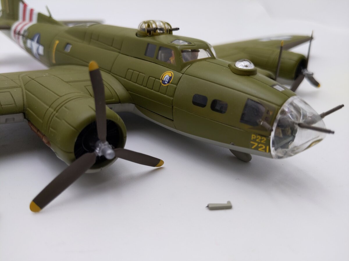Corgi AA33302 1:72 Scale Boeing B-17F Diecast Replica VG/Box