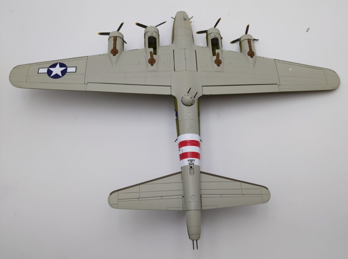 Corgi AA33302 1:72 Scale Boeing B-17F Diecast Replica VG/Box