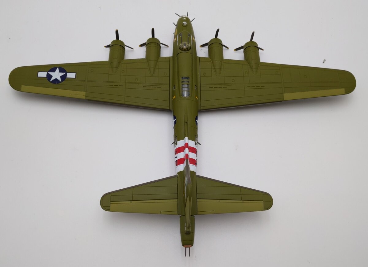 Corgi AA33302 1:72 Scale Boeing B-17F Diecast Replica VG/Box
