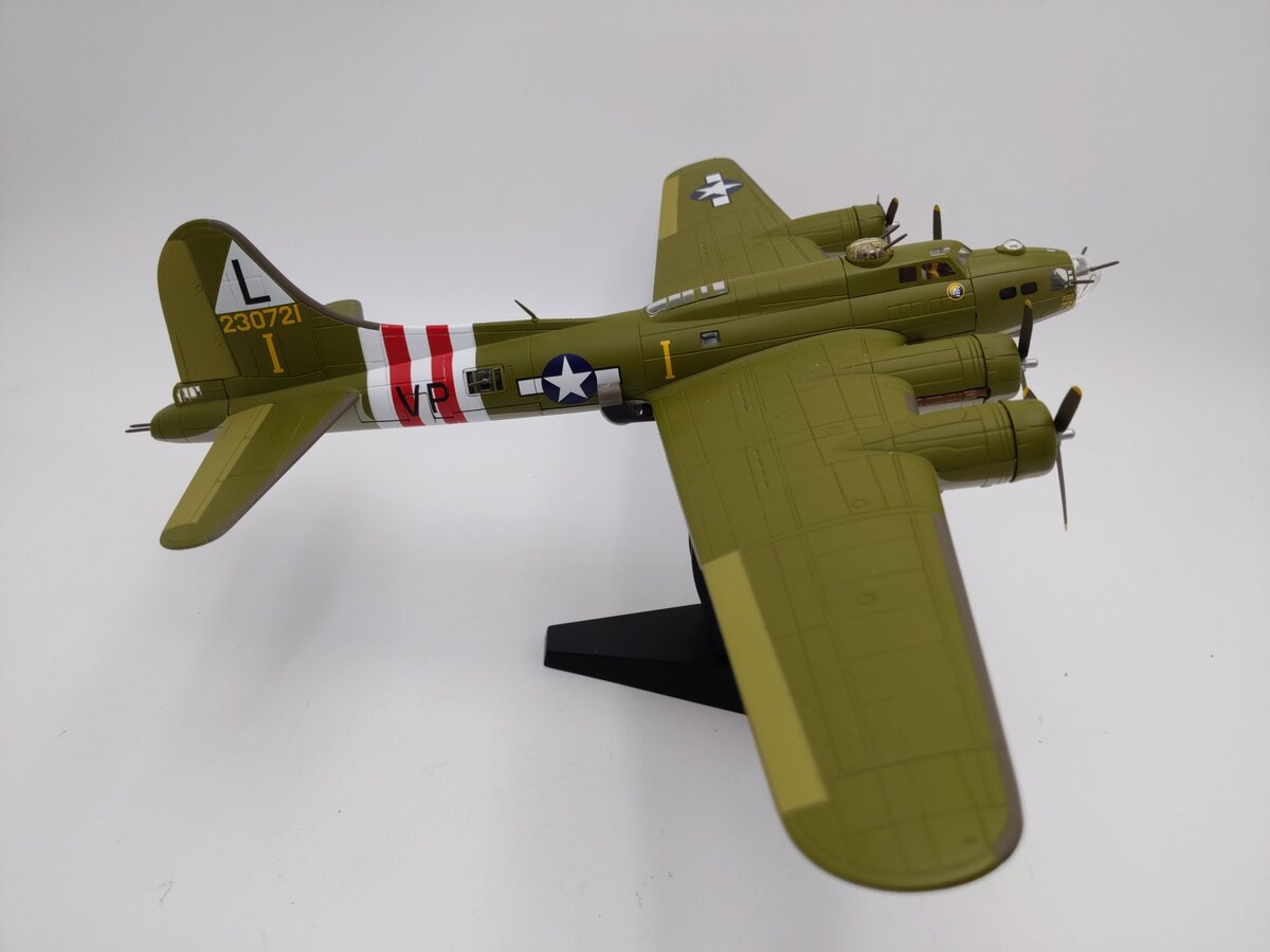 Corgi AA33302 1:72 Scale Boeing B-17F Diecast Replica VG/Box