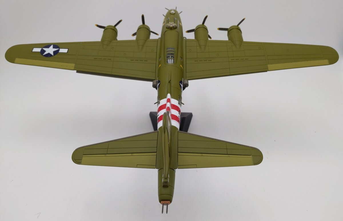 Corgi AA33302 1:72 Scale Boeing B-17F Diecast Replica VG/Box