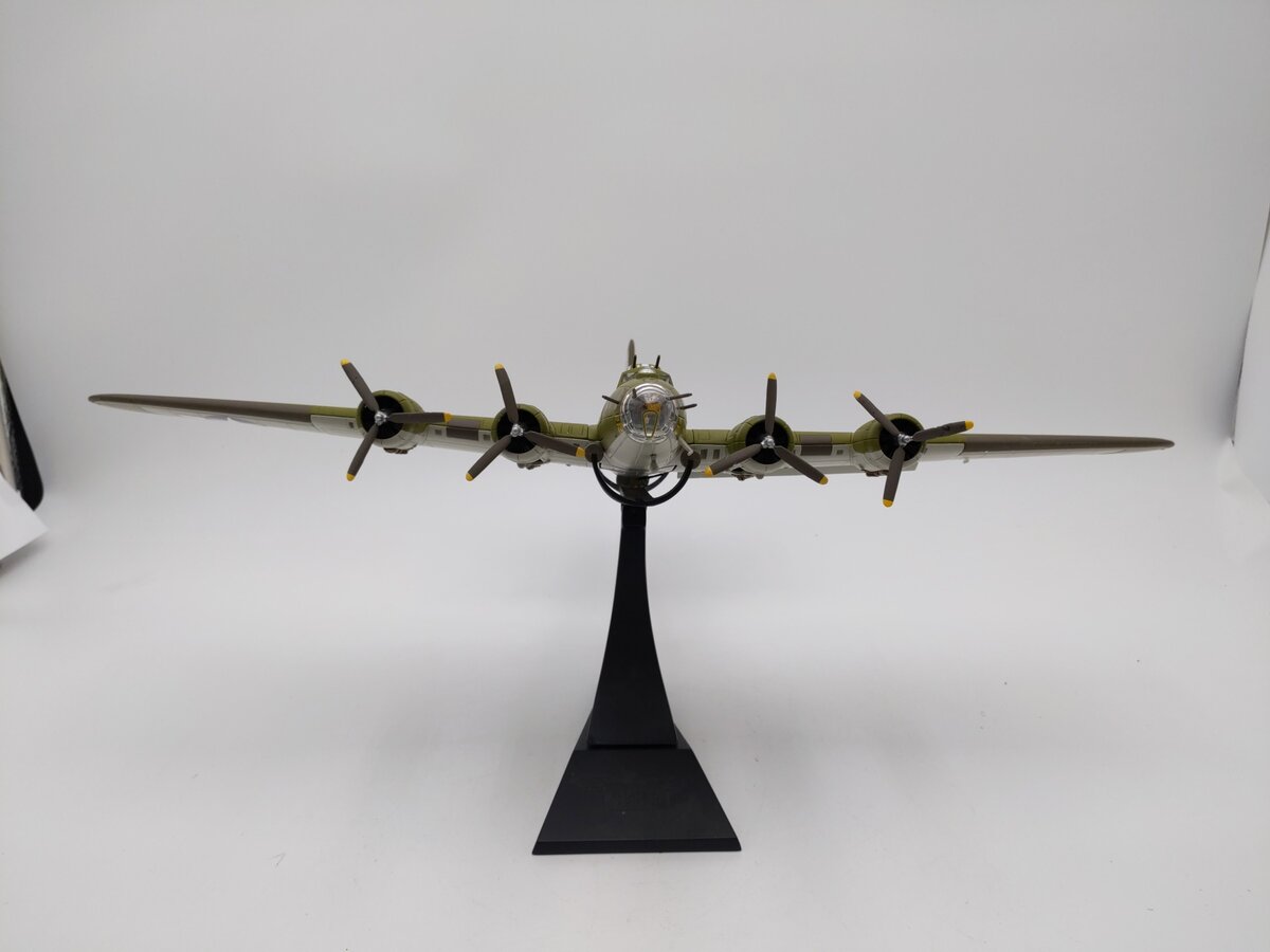 Corgi AA33302 1:72 Scale Boeing B-17F Diecast Replica VG/Box