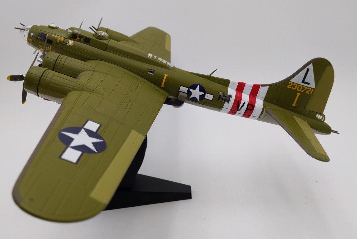 Corgi AA33302 1:72 Scale Boeing B-17F Diecast Replica VG/Box