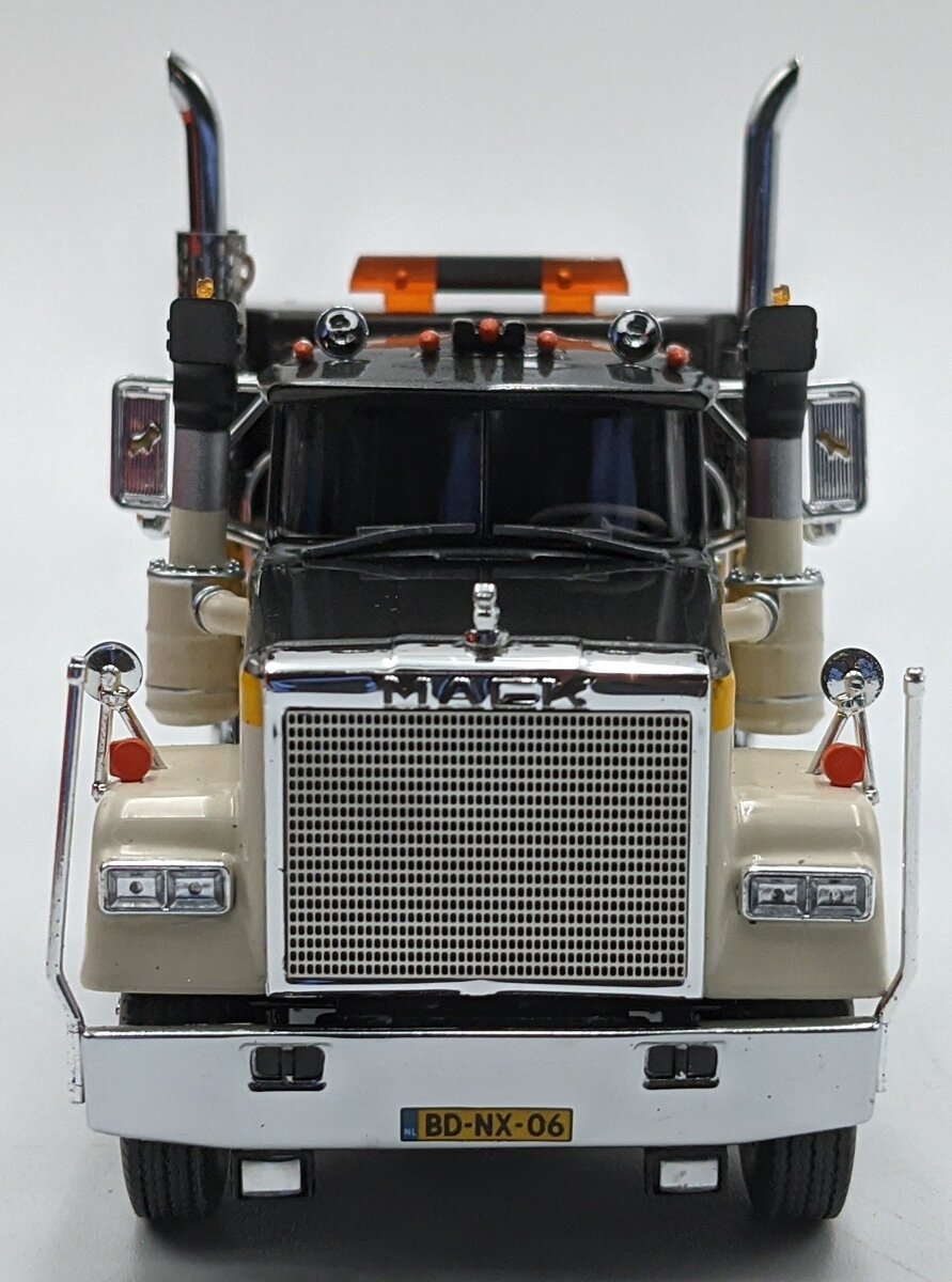 Tekno 87040 1:50 Diecast Mack RW Superliner 6x4 Truck Low Loader Trailer Herik NIB
