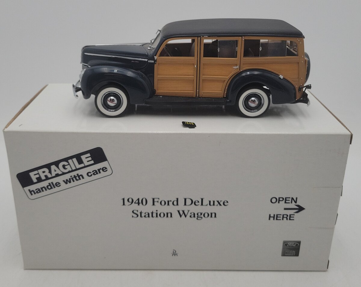 Danbury Mint 1:24 Scale 1940 Ford Deluxe Station Wagon EX/Box