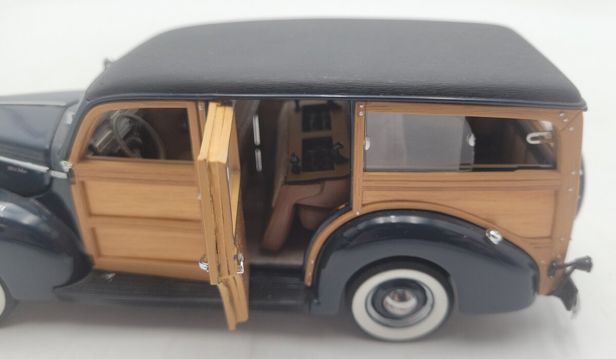 Danbury Mint 1:24 Scale 1940 Ford Deluxe Station Wagon EX/Box