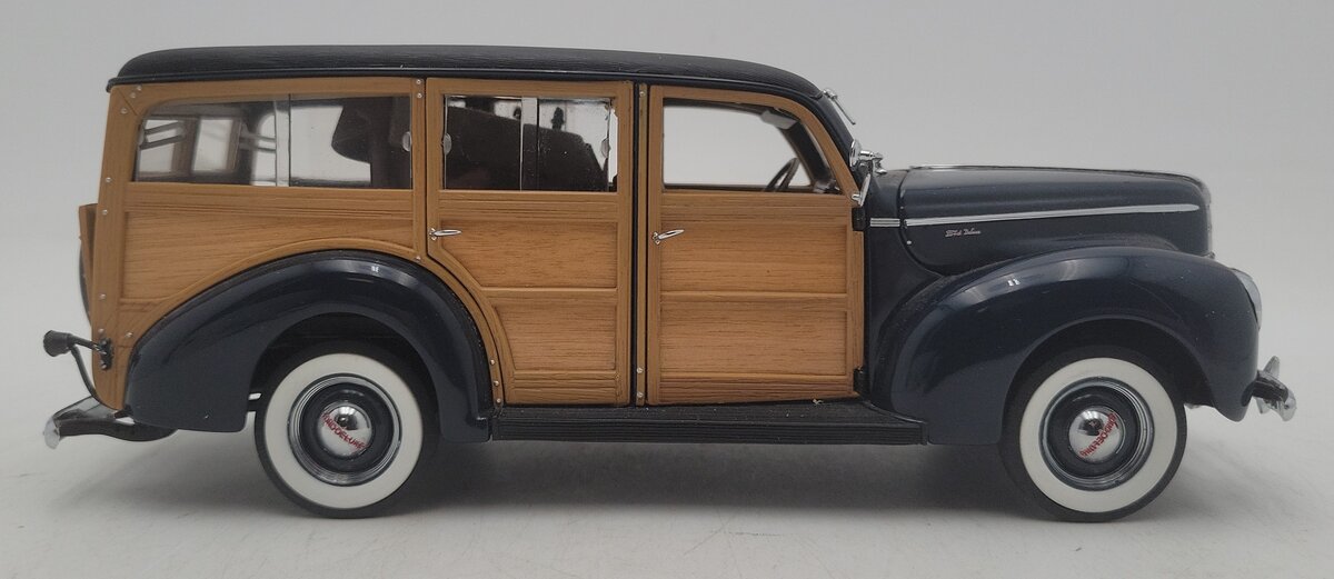 Danbury Mint 1:24 Scale 1940 Ford Deluxe Station Wagon EX/Box
