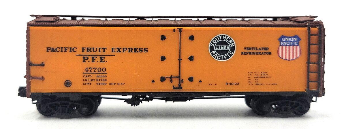 InterMountain 60501-12 N Pacific Fruit Express Steel Sided Ice Bunker #47700 EX