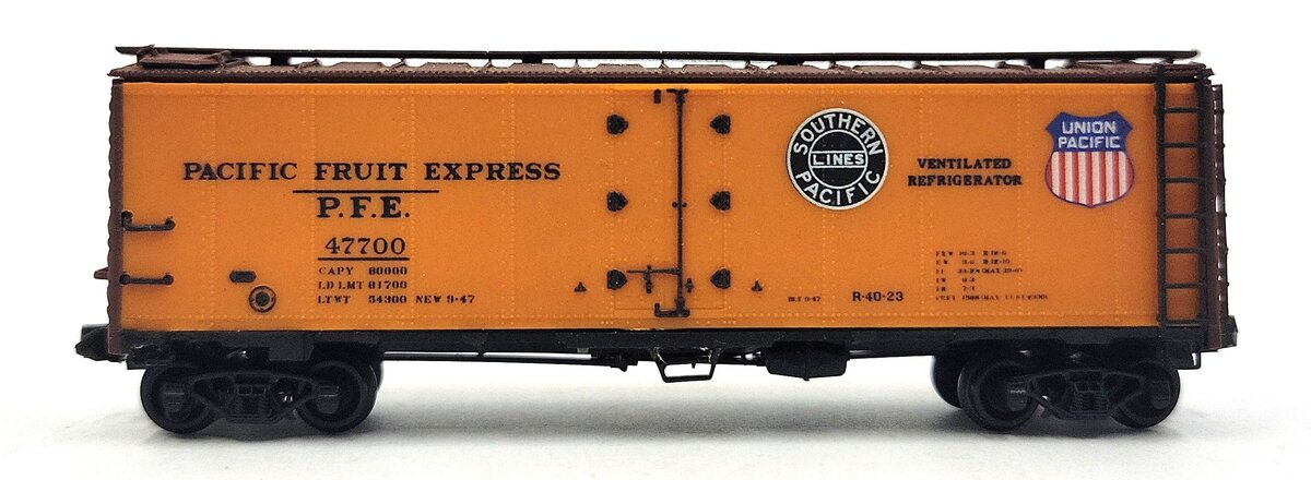 InterMountain 60501-12 N Pacific Fruit Express Steel Sided Ice Bunker #47700 EX