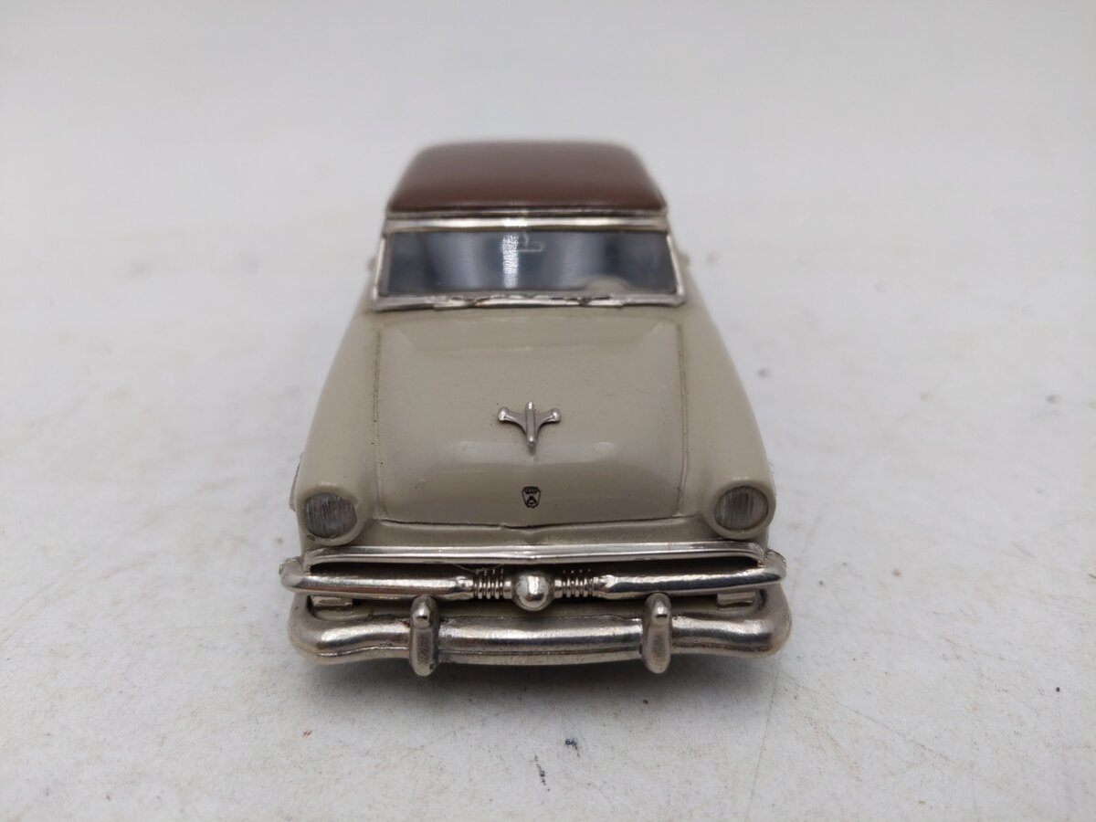 Collector's Classics 2016037 1:43 1953 Ford Hard Top Carnival Red EX/Box