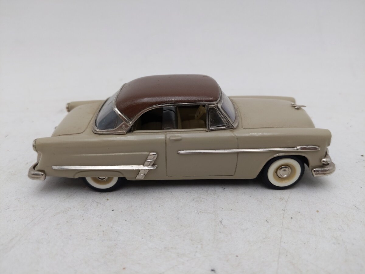 Collector's Classics 2016037 1:43 1953 Ford Hard Top Carnival Red EX/Box