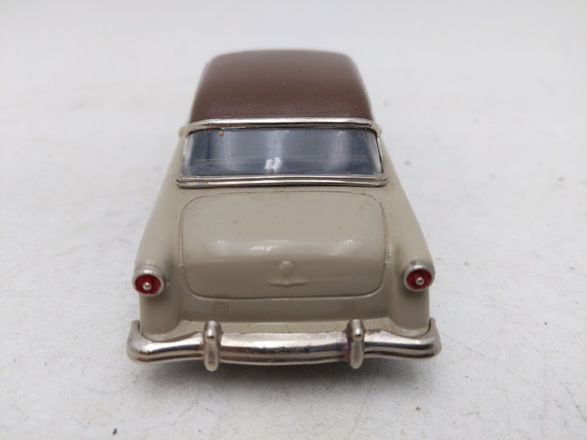 Collector's Classics 2016037 1:43 1953 Ford Hard Top Carnival Red EX/Box